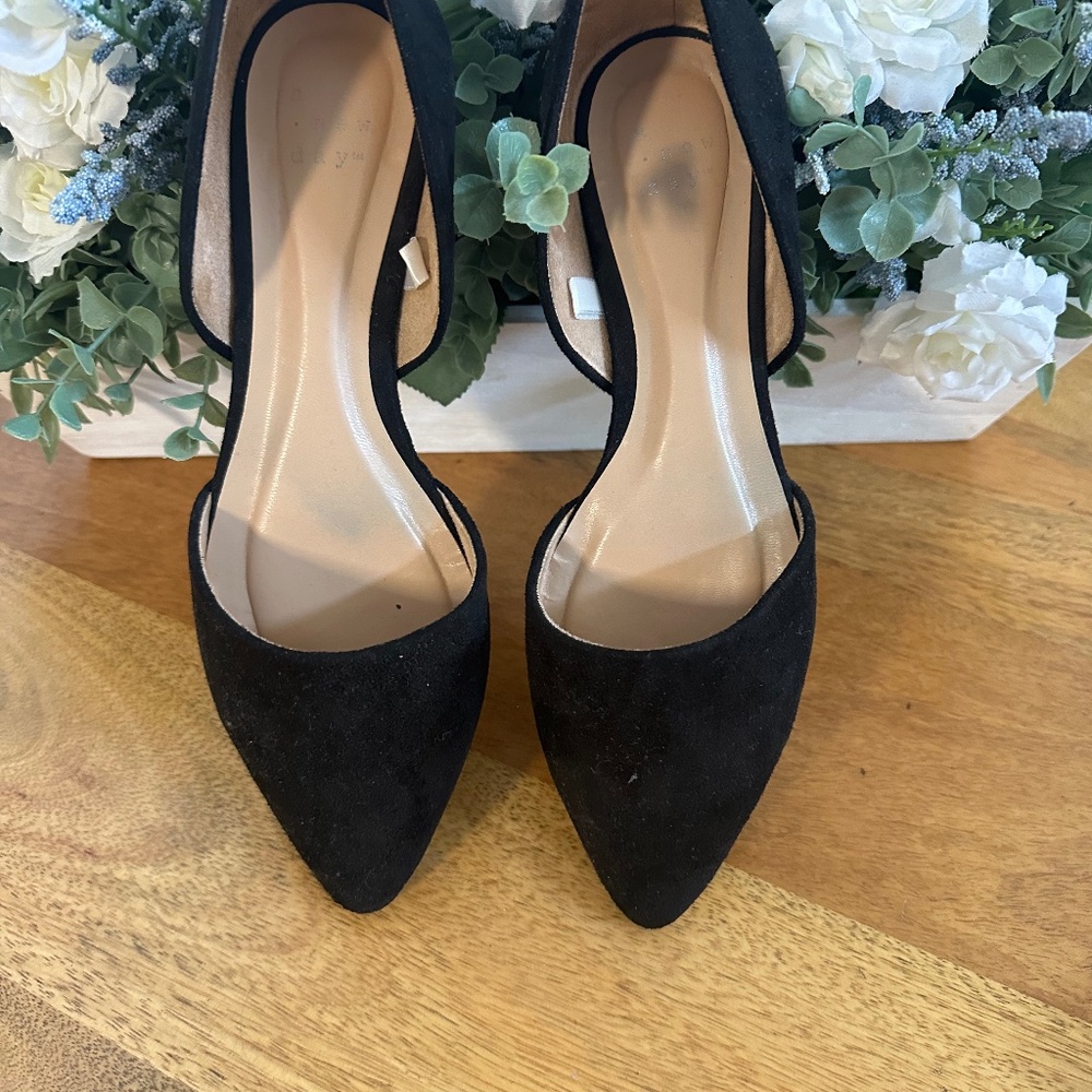 Black flats. LIKE NEW